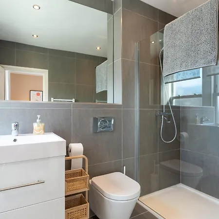 בית נופש Beautiful Townhouse Harrogate, 3 Bedroom *