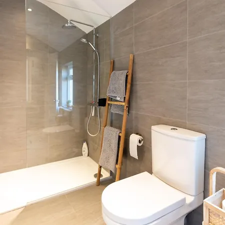 בית נופש Beautiful Townhouse Harrogate, 3 Bedroom *