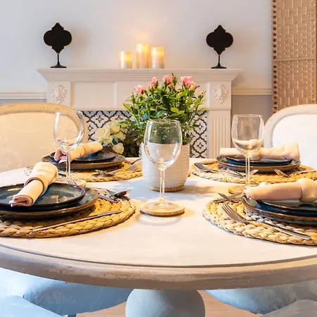 Beautiful Townhouse Harrogate, 3 Bedroom *