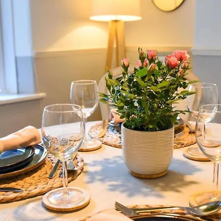 Beautiful Townhouse Harrogate, 3 Bedroom בית נופש