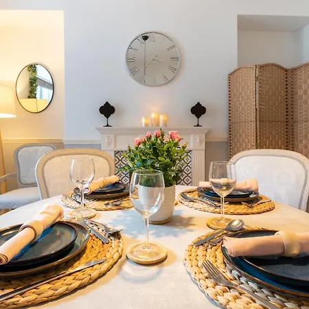 Beautiful Townhouse Harrogate, 3 Bedroom *