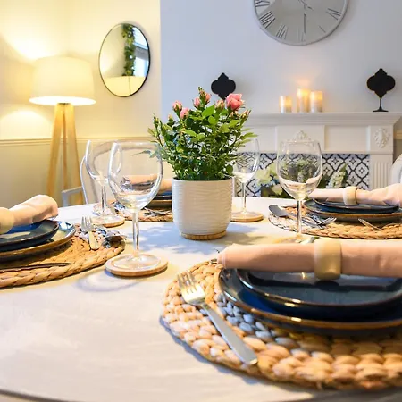 Beautiful Townhouse Harrogate, 3 Bedroom Vakantiehuis *