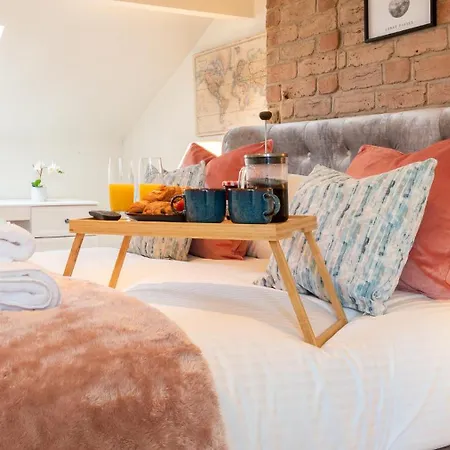 בית נופש Beautiful Townhouse Harrogate, 3 Bedroom *