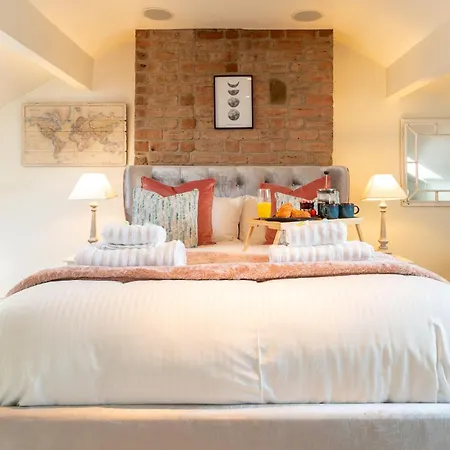 Beautiful Townhouse Harrogate, 3 Bedroom Vakantiehuis *