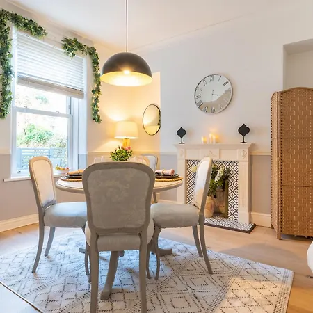 Beautiful Townhouse Harrogate, 3 Bedroom הרוגייט